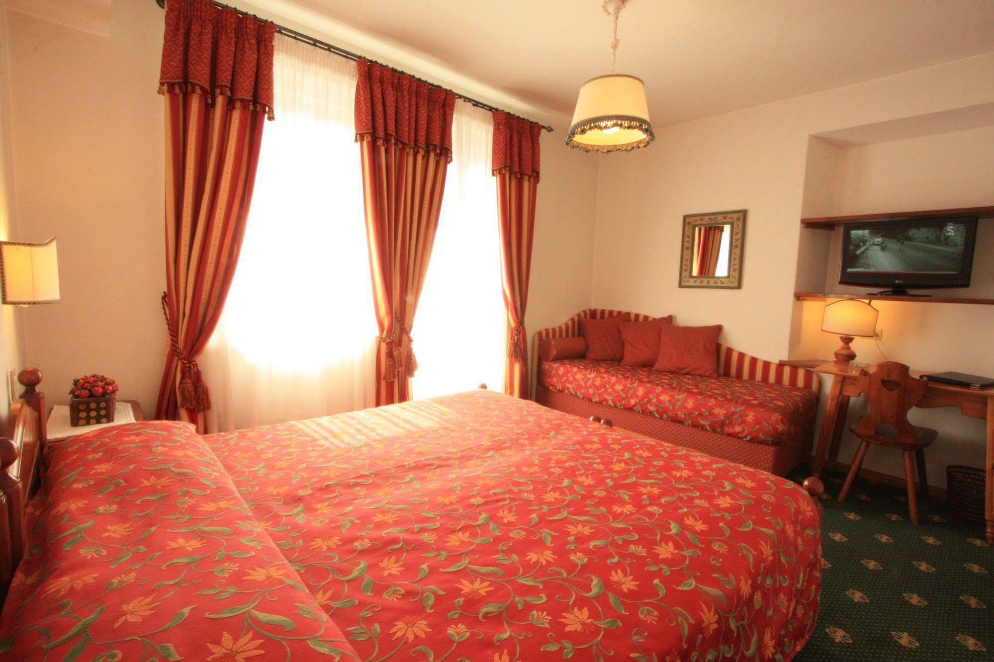 Hotel Trieste Cortina dʼAmpezzo Esterno foto